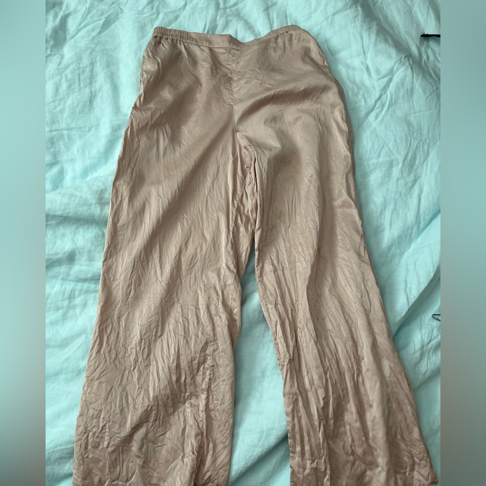 Lunya silk blouse and bottoms pajama set - Picture 7 of 9